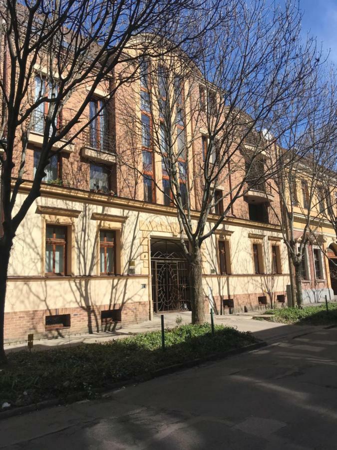 Ik Apartment Debrecen Eksteriør bilde